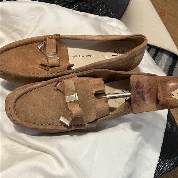 Isaac Mizrahi Tan Suede Loafers with Gold Bow Accent - Picture 9 of 9